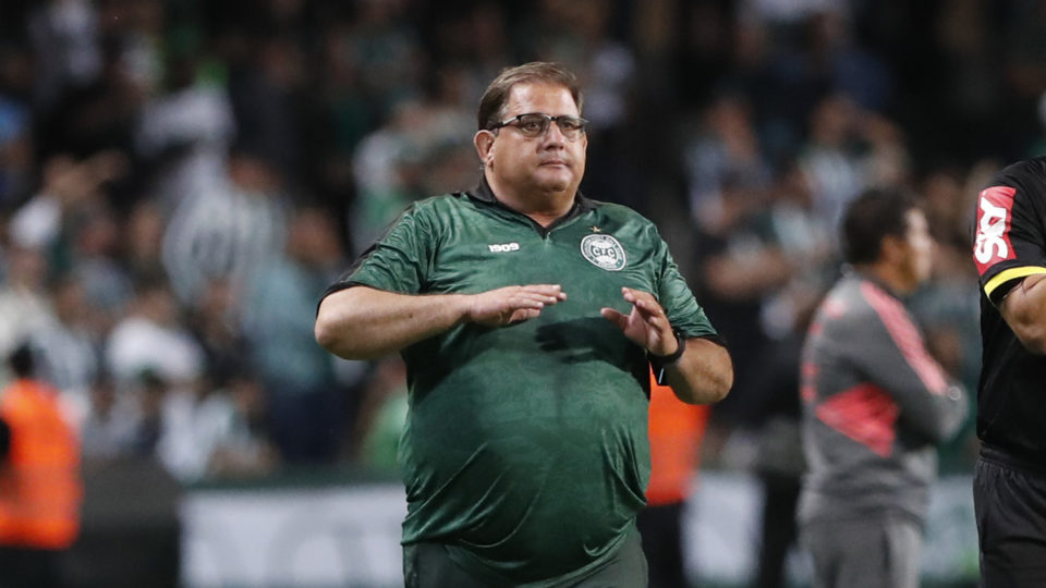 Guto Ferreira assume comando técnico do Goiás, após ser demitido no Coritiba