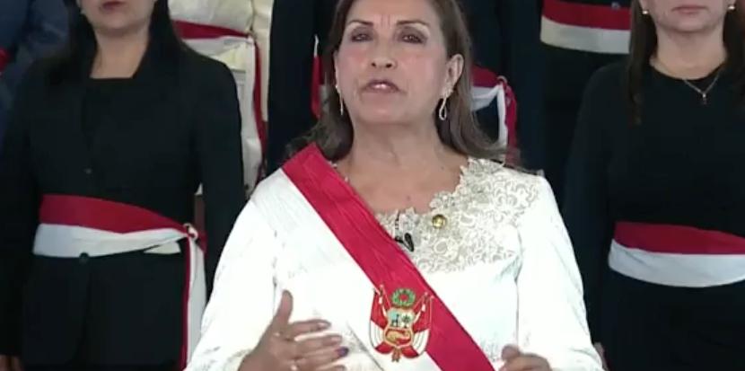 Presidente do Peru cede a protestos e envia proposta para adiantar eleições
