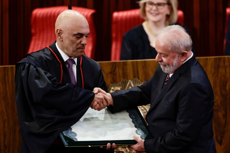 Lula e Alckmin recebem de Moraes diploma de presidente da República