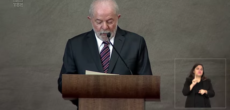 Lula destaca 'coragem' de TSE e STF na garantia do processo eleitoral