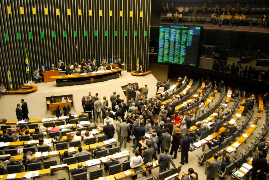 Câmara aprova texto-base da PEC da Transição em 1º turno