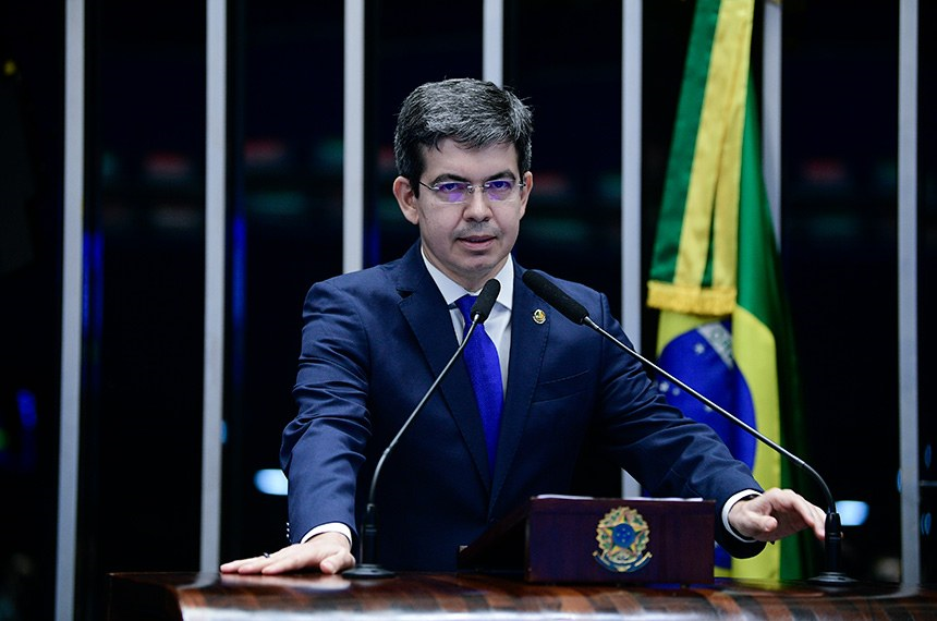 Randolfe protocola pedido para afastamento de Anderson Torres