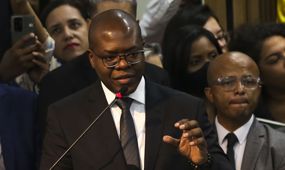Ministério dos Direitos Humanos monitora situação de golpistas detidos
