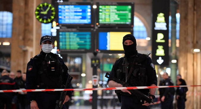 Ataque em Paris deixa seis feridos em estação de trem