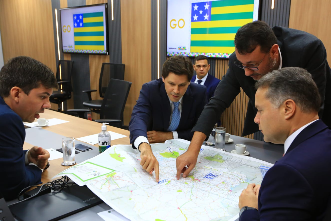Daniel Vilela articula  conclusão de obras viárias em Goiás