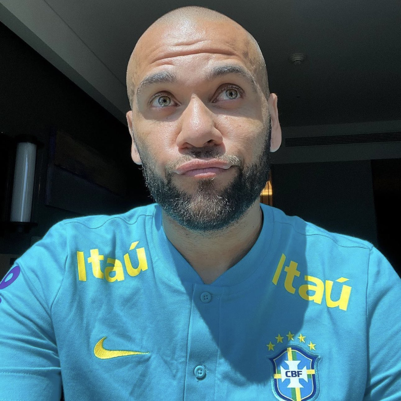 Por motivos de segurança Daniel Alves é transferido