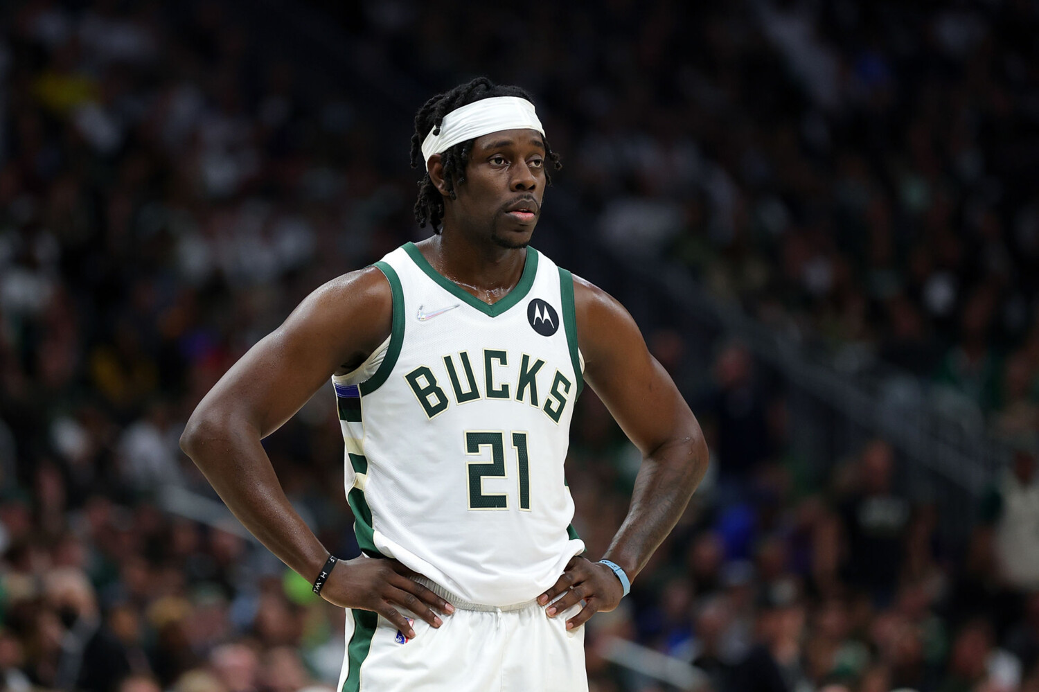 Milwaukee Bucks vence Detroit Pistons em retorno de astros na NBA