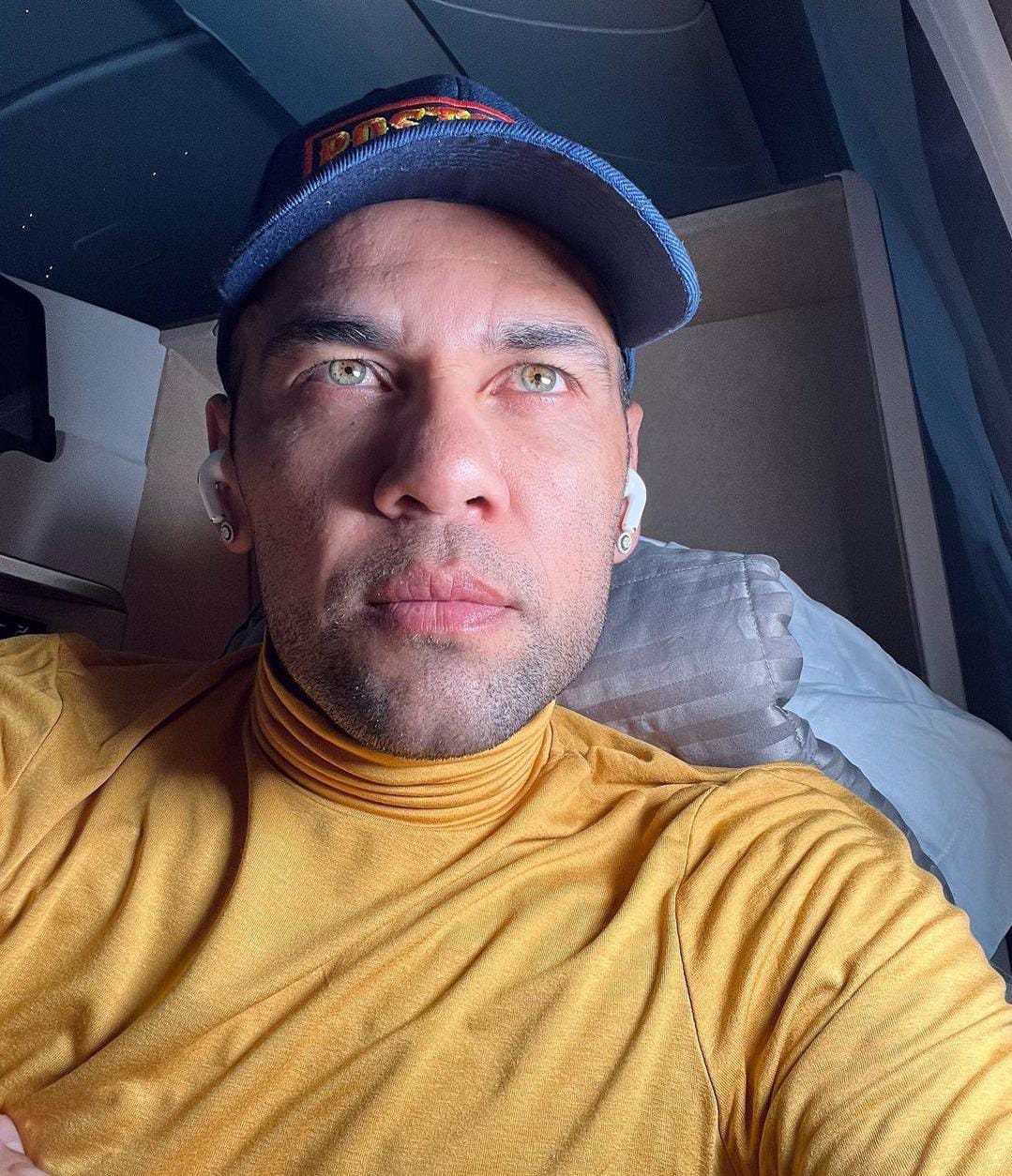 Prefeita de Barcelona se solidariza com suposta vítima de Daniel Alves