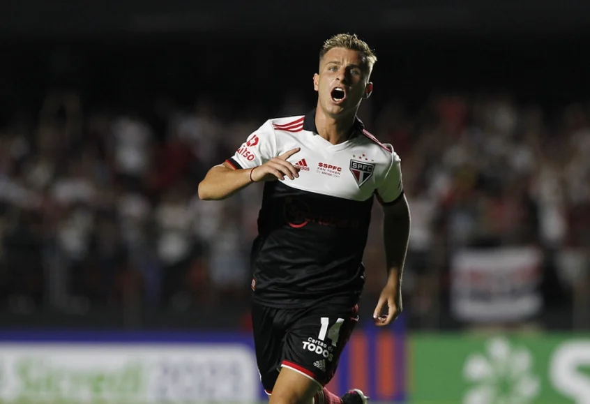São Paulo faz sua melhor apresentação e goleia a Portuguesa