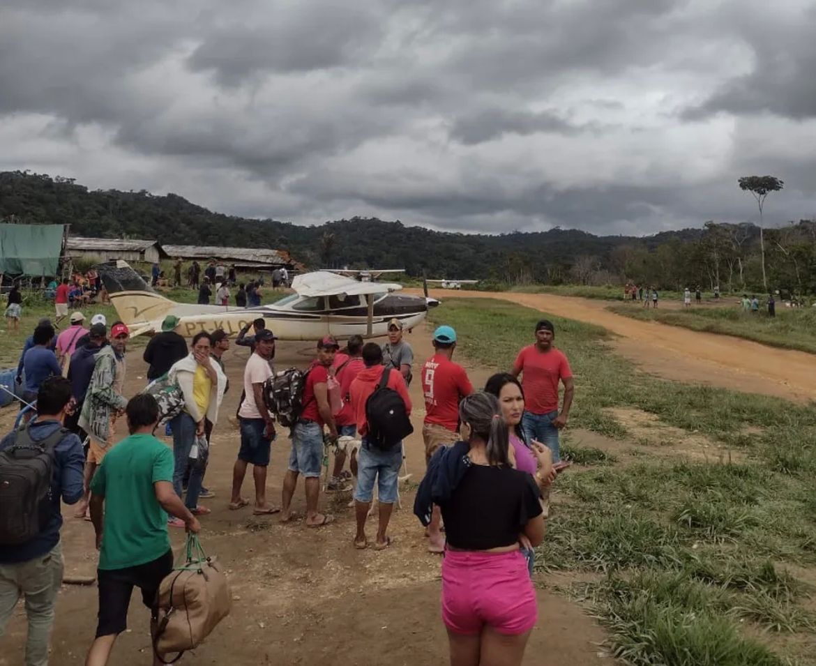 Garimpeiros ilegais tentam fugir da Terra Yanomami