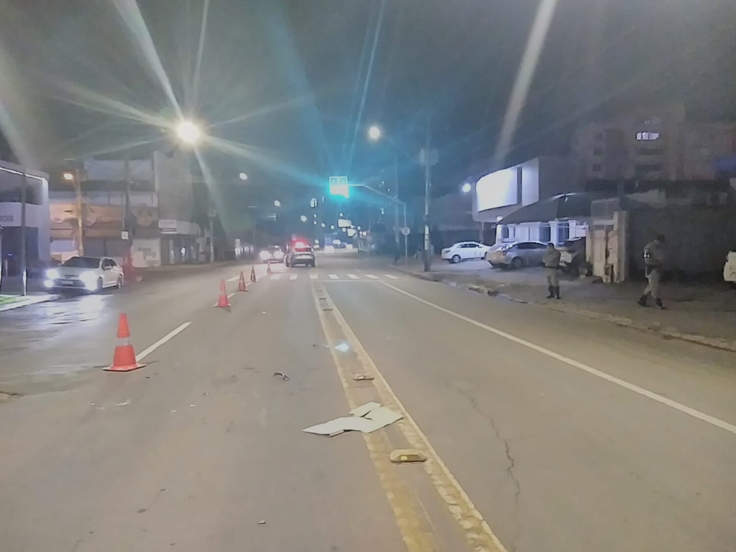 Mulher fica gravemente ferida após ser atropelada por motociclista