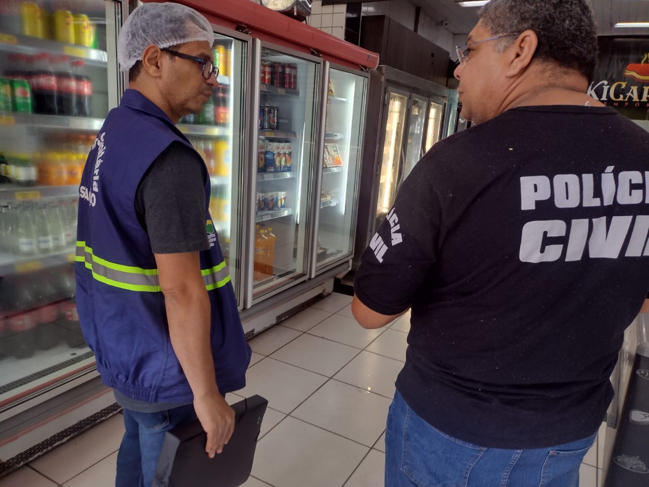 Decon realiza operação em comércio com irregularidades, em Goiânia