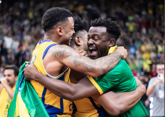 Brasil bate EUA  em final e vai à Copa do Mundo de Basquete