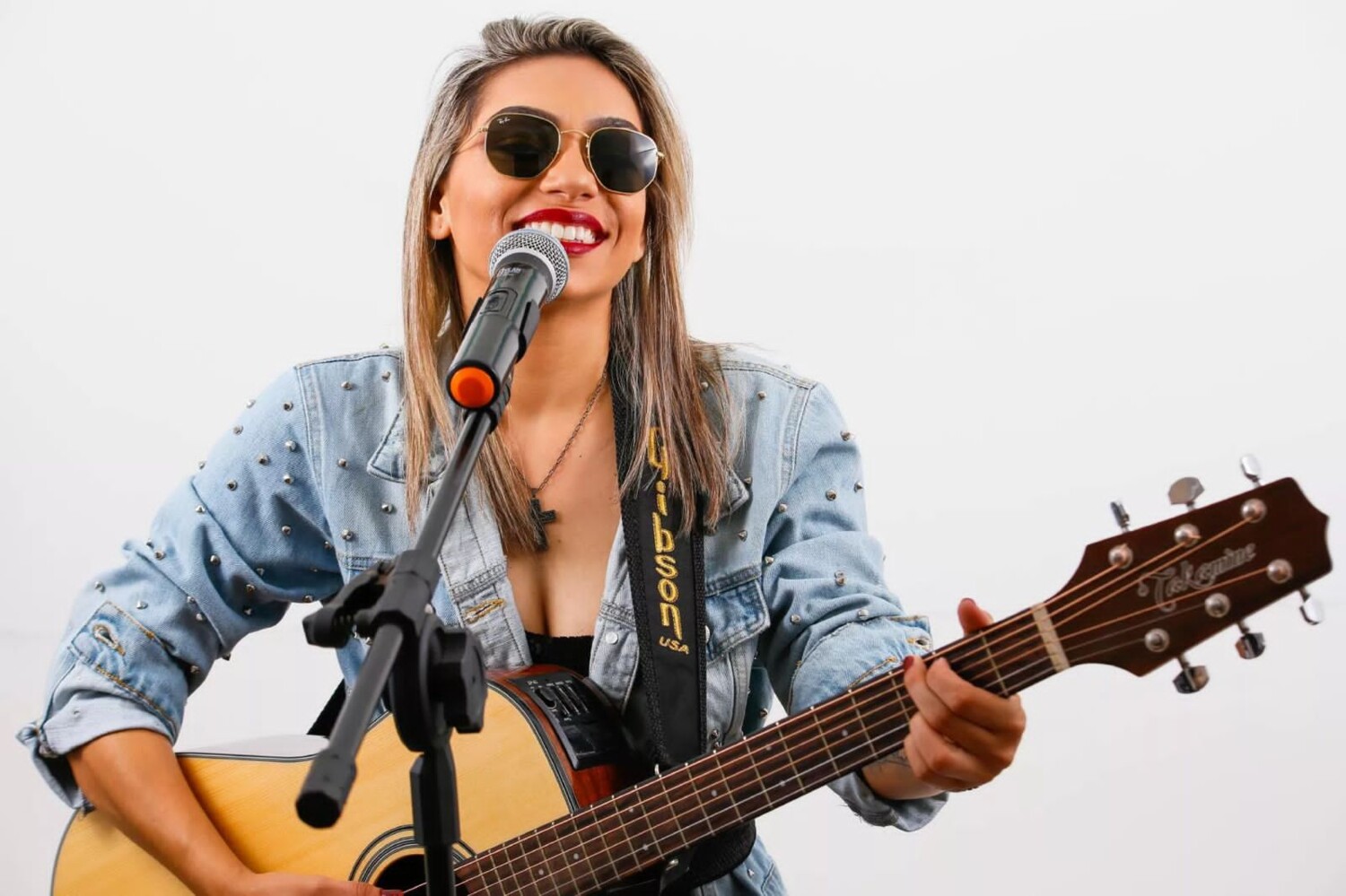 Conheça a Cantora e Compositora Duda Zunarelli