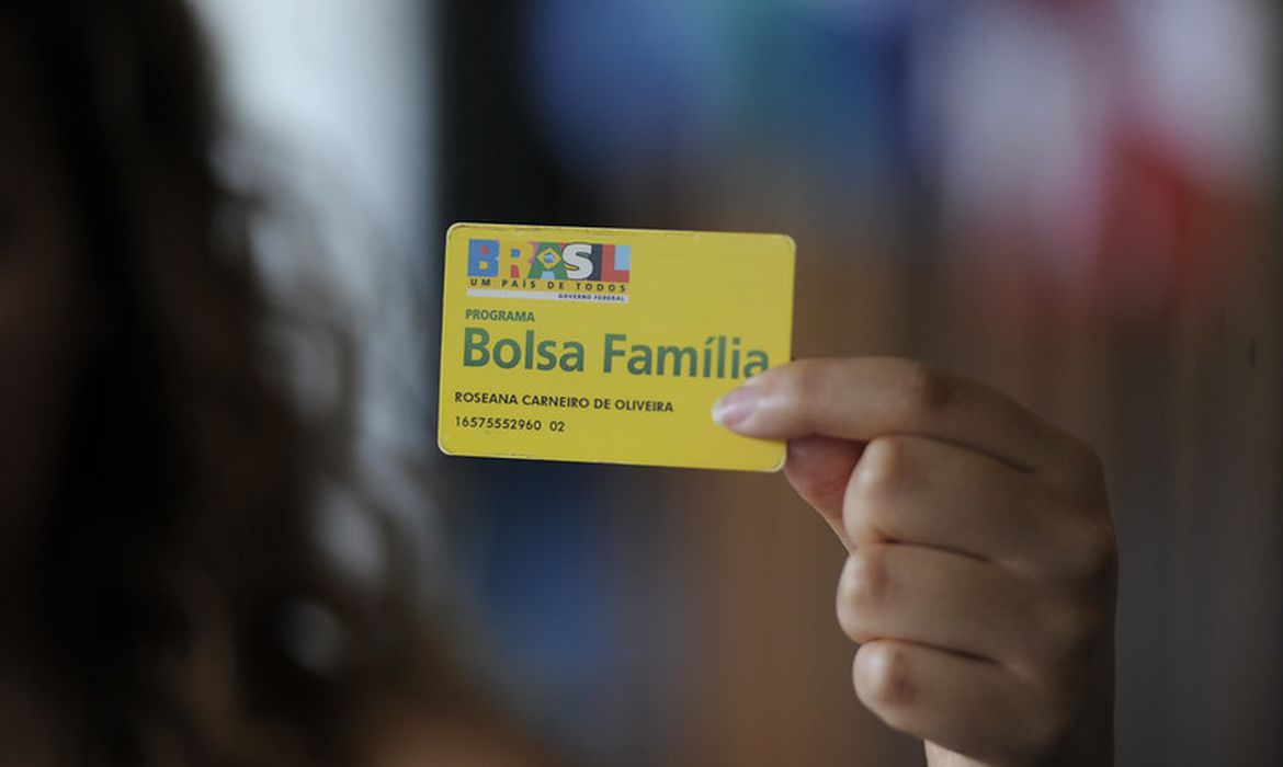Bolsa Família: 12 mil pessoas serão contratadas para atualizar dados