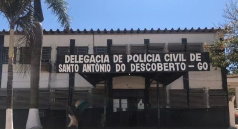 Menino morre eletrocutado em cerca enquanto brincava