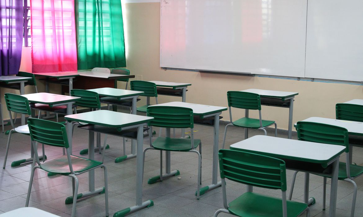 Adolescente mata colega com estilete em escola de Minas Gerais