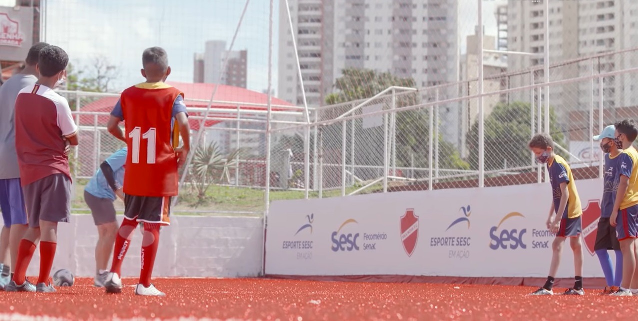 Por que colocar o seu filho no futebol?