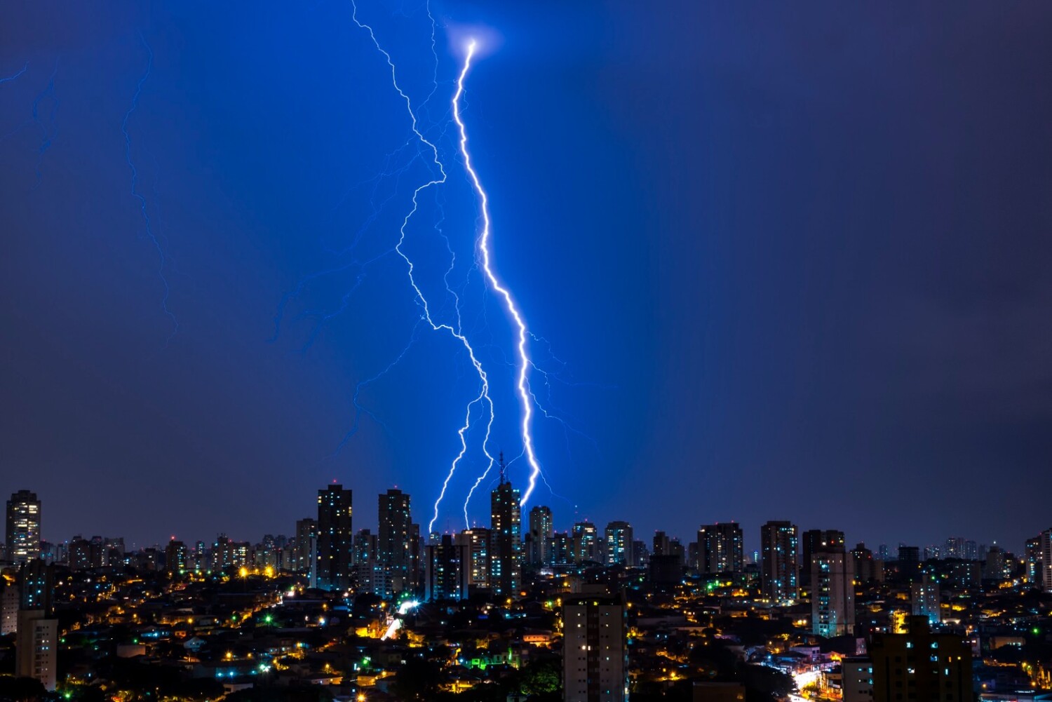 Triplica Número de raios em Goiás nos meses de Janeiro e fevereiro