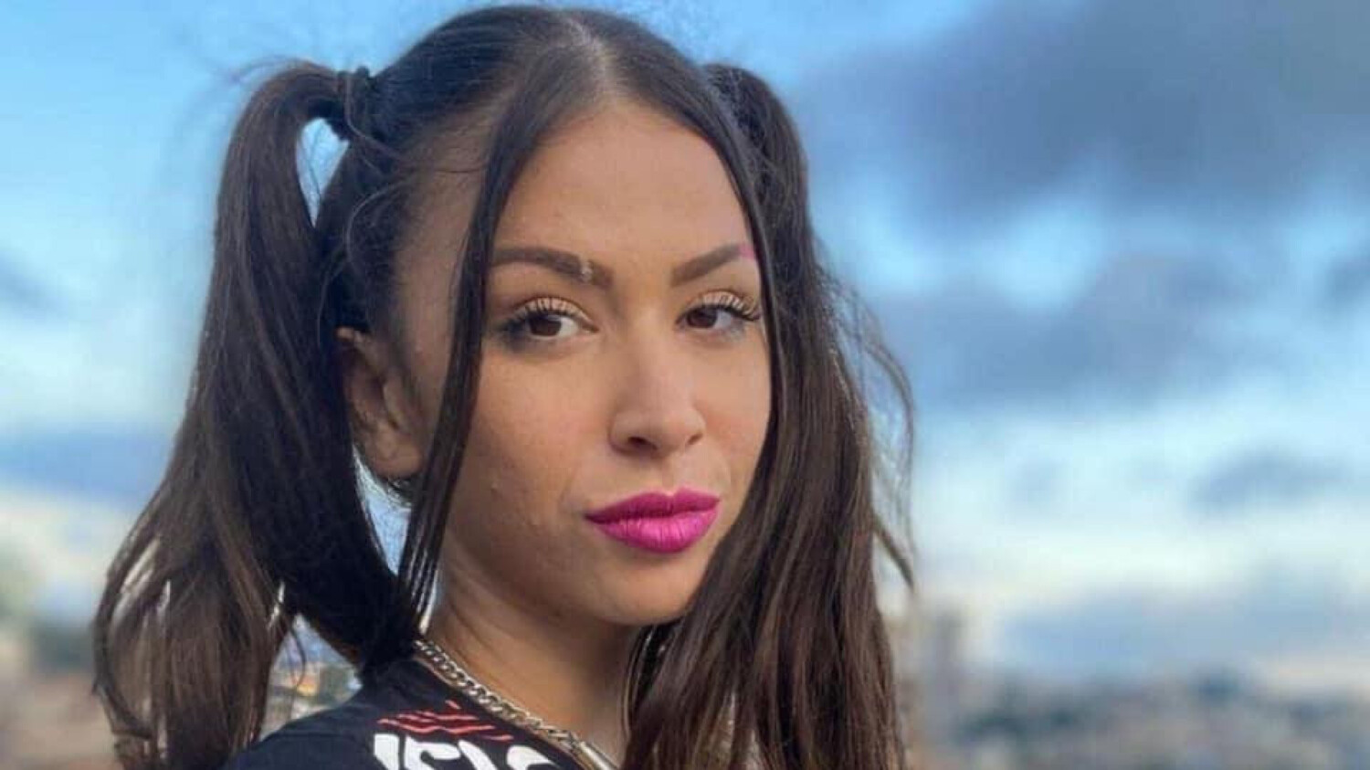 Após 7 shows cancelados, MC Pipokinha pede desculpas por ofender professores: "Mal interpretada"