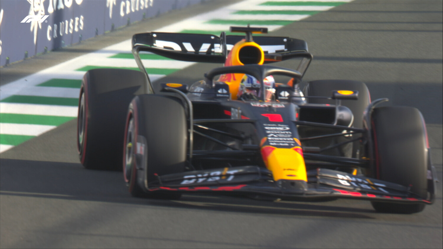 Livre de problemas estomacais, Verstappen lidera o 1º treino na Arábia Saudita