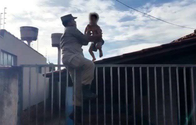 Criança de 4 anos é resgatada no telhado do vizinho, em Quirinópolis