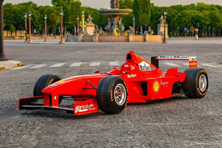 Carro usado por Schumacher para encerrar jejum da Ferrari na F-1 vai a leilão