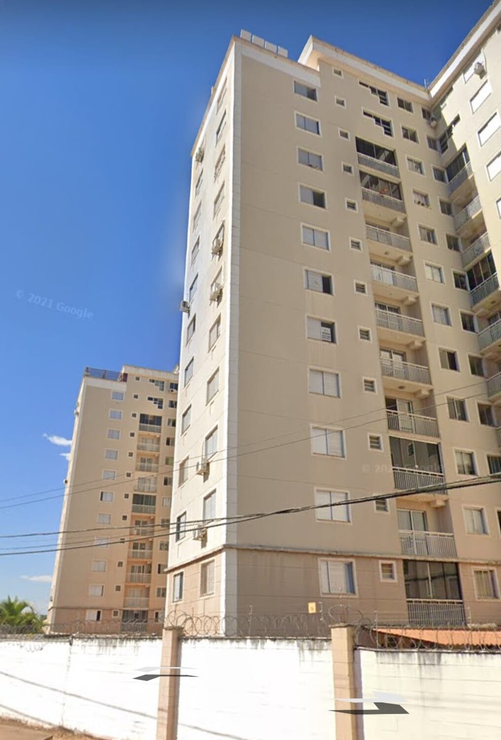 Jovem morre afogada em piscina de condomínio, em Goiânia