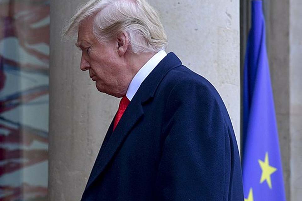 Donald Trump vai a Nova York para se entregar após indiciamento