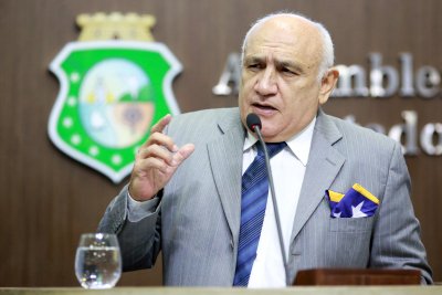 Ao ser preso, prefeito cearense passa mal e é internado com quadro de 'tosse'