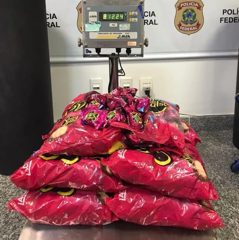 Francesa é presa ao tentar embarcar com bombons recheados de cocaína
