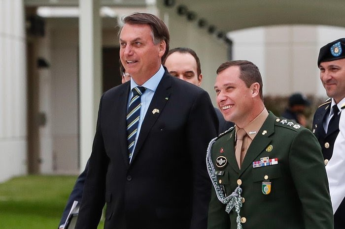 Ex-ajudante de Bolsonaro é preso em operação da PF