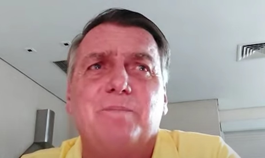 Advogado de Bolsonaro vai à PF para ter acesso aos autos de operação