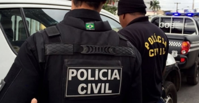 Homem vaza fotos íntimas da ex e irmã e é preso