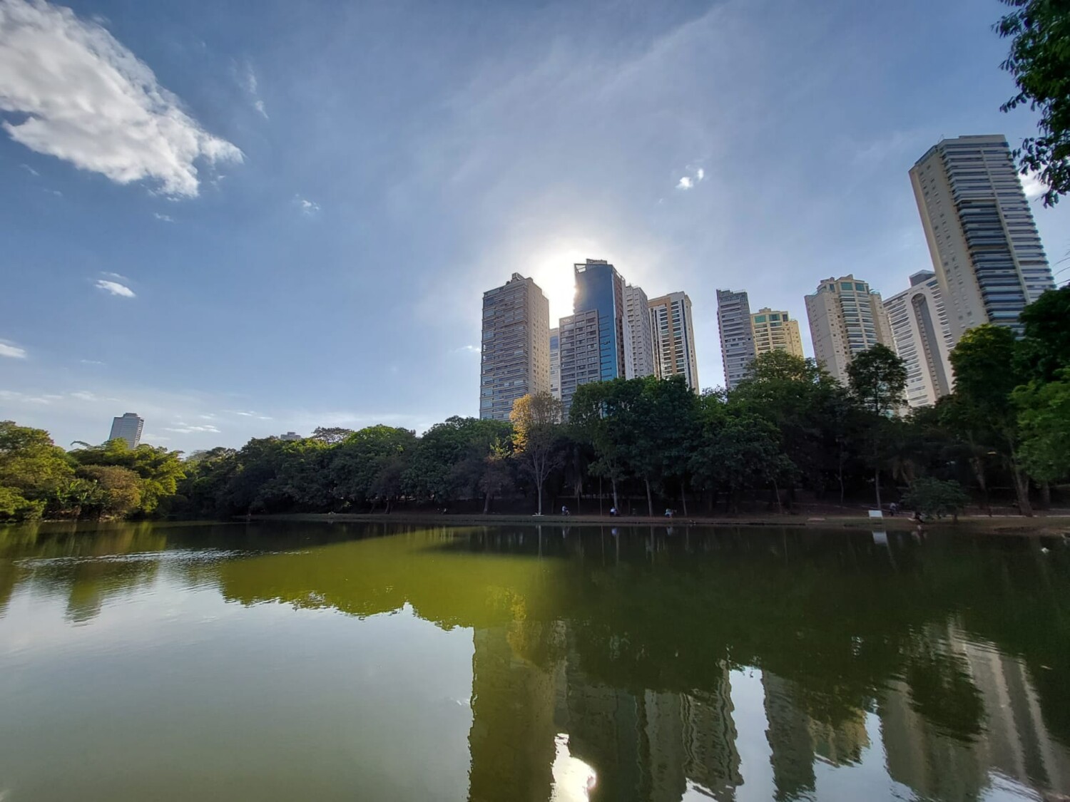 Um sol para cada: tempo quente e seco marca o início de maio em Goiás