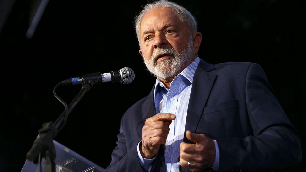 Lula chega a Londres para coroação de rei Charles III