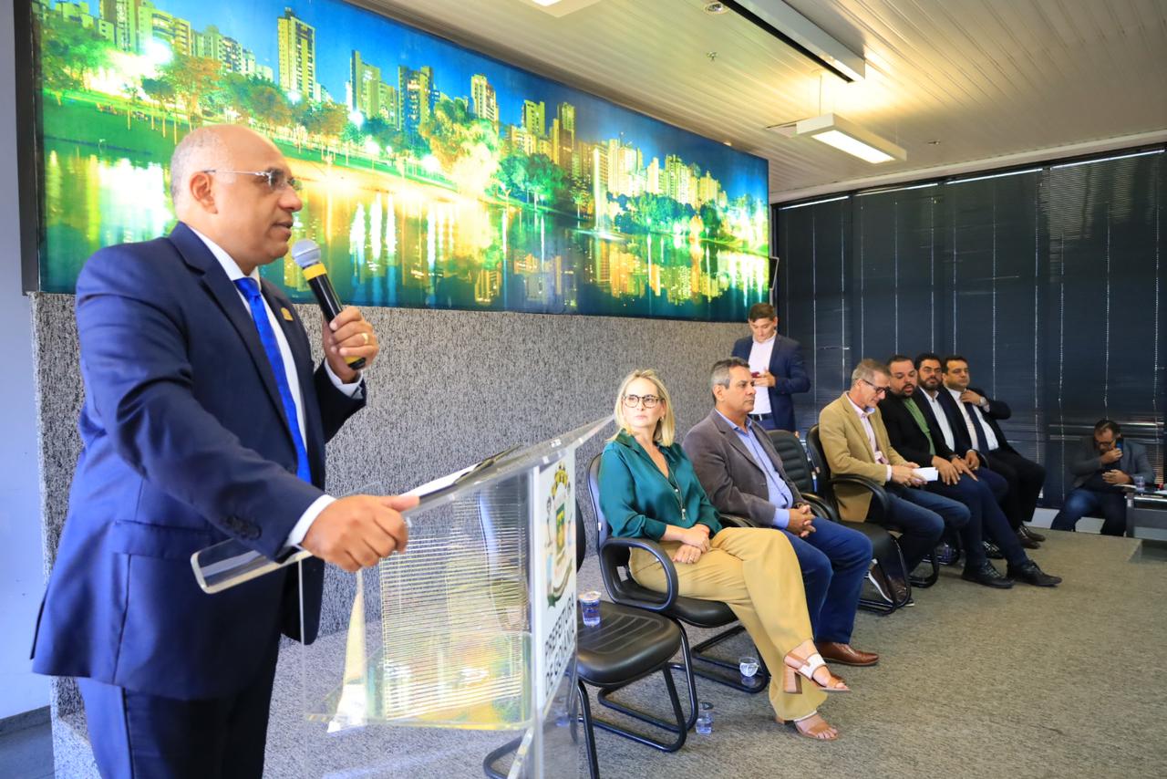 Prefeito lança programa de cursos profissionalizantes, com 5.800 vagas até 2024