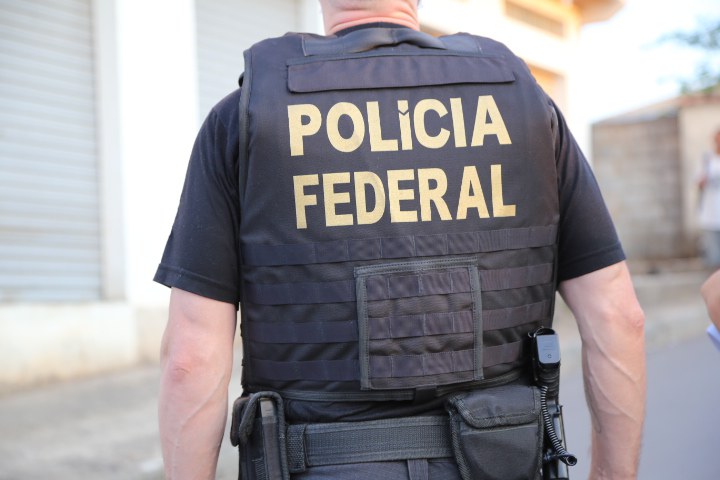 PF faz buscas em casa de ex-chefe do setor de presentes da Presidência no governo Bolsonaro
