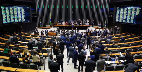 Câmara aprova texto-base do arcabouço por 372 votos contra 108
