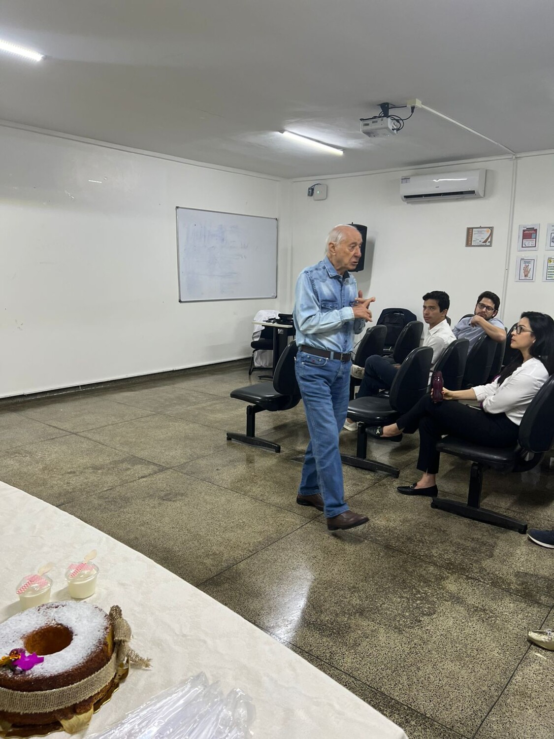 Residentes médicos do Hugo participam de aula magna da clínica médica