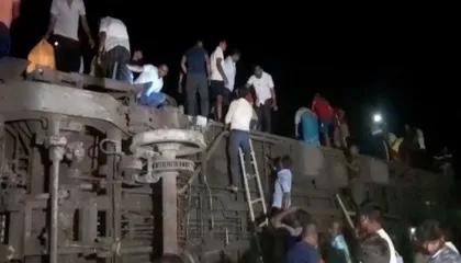 Tragédia ferroviária na Índia deixa mais de 50 mortos em acidente com trens