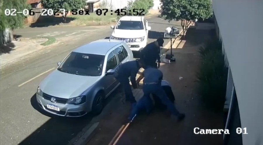 Jornalista é agredido por policiais militares