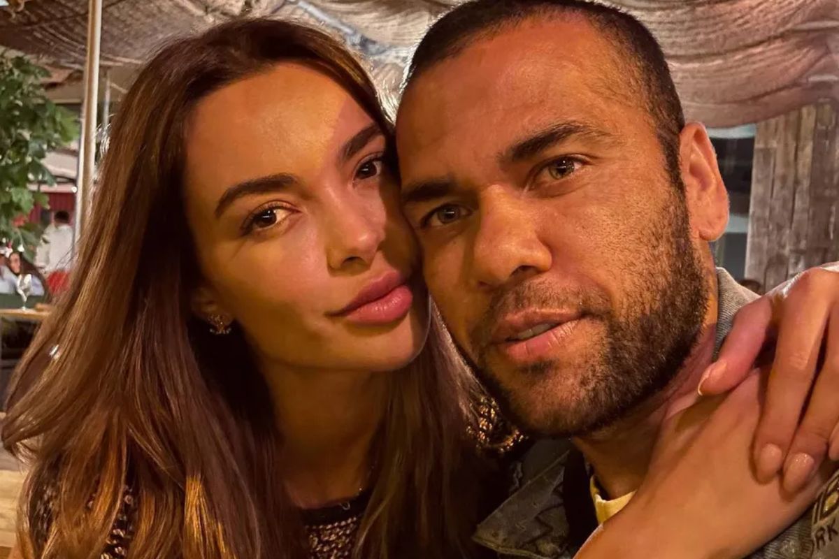 Daniel Alves alega ter raízes na Espanha, mas continua preso após Justiça negar 3º recurso