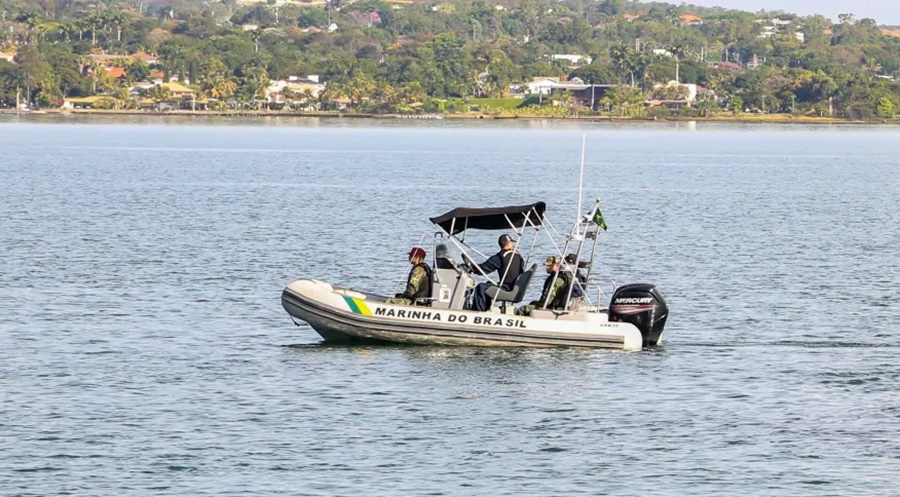 Marinha intensifica busca por desaparecidos após naufrágio em SC