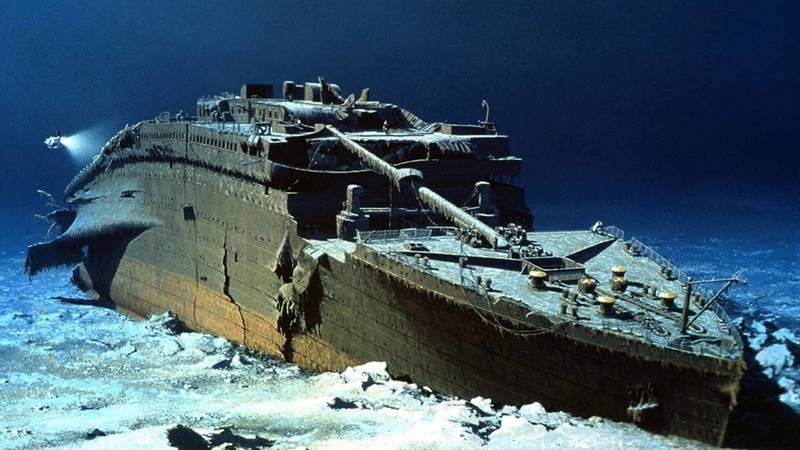 Submersível que levava turistas para ver Titanic desaparece
