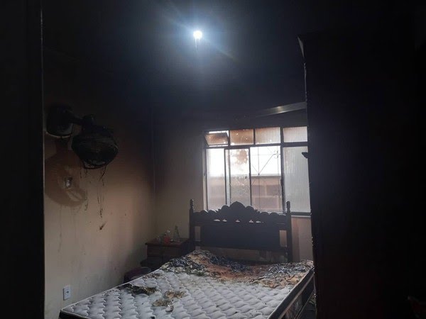 Tragédia em MG: Incêndio fatal resulta de tentativa de acender cigarro na cama por idoso