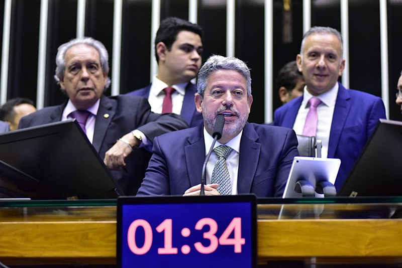 Lira quer votar arcabouço, Carf e reforma tributária a partir de julho