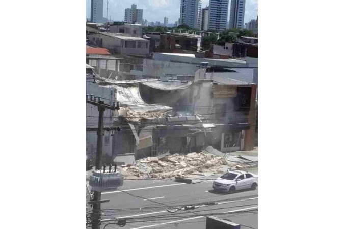 Outro edifício desaba três dias após tragédia que matou 14 pessoas