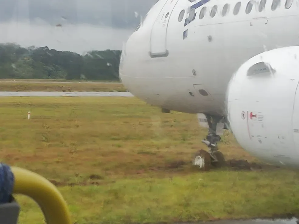 Avião da Latam derrapa na pista do aeroporto de Florianópolis