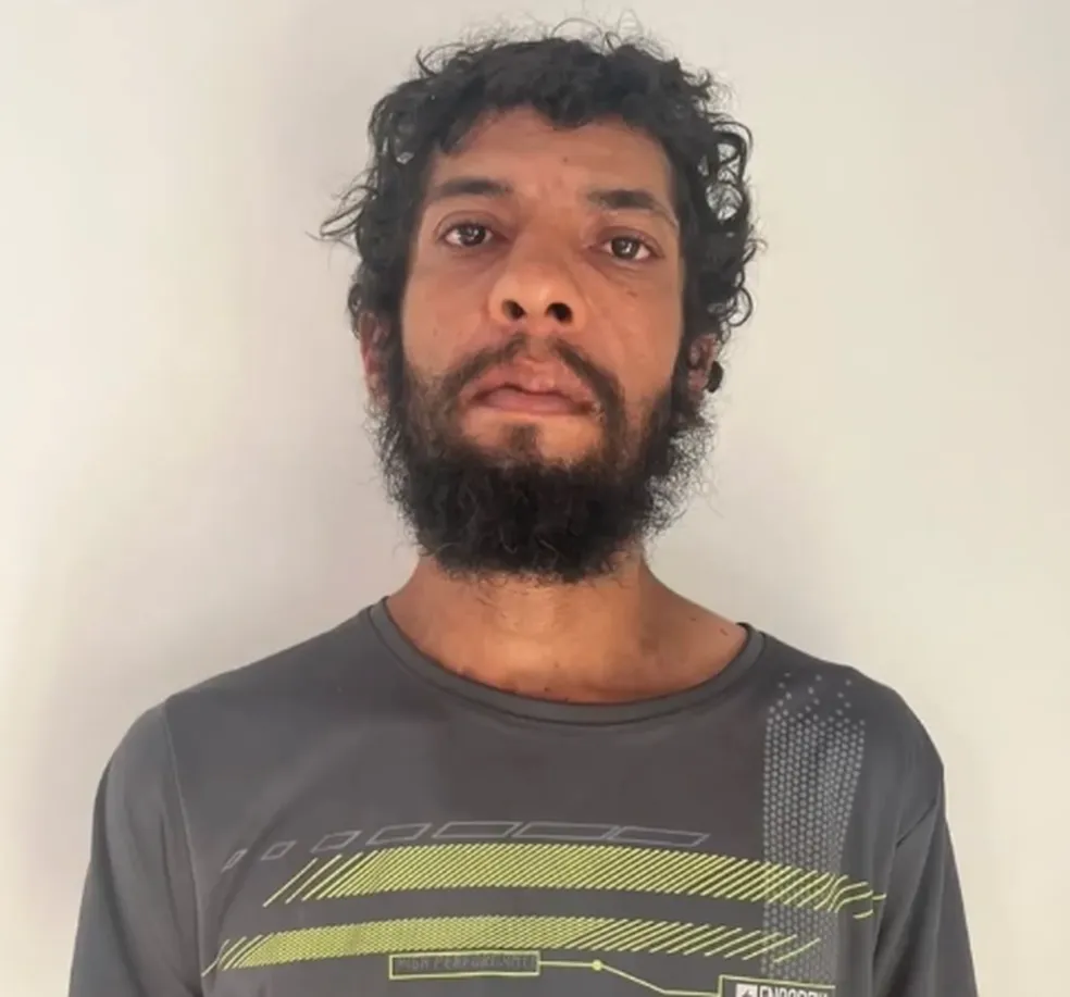 Mulher é presa suspeita de ser mandante do assassinato de morador de rua
